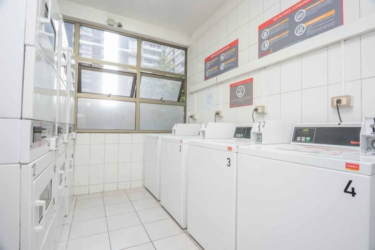 San Martín 870 (1 Bod) [1059-1]