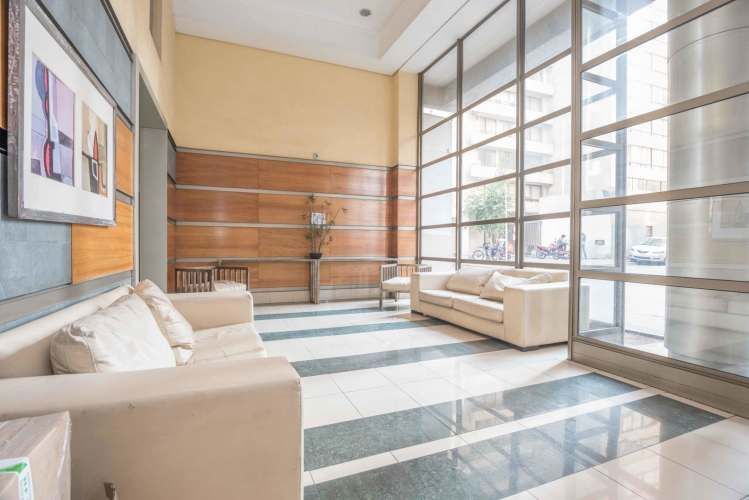 San Martín 870 (1 Bod) [1059-1]