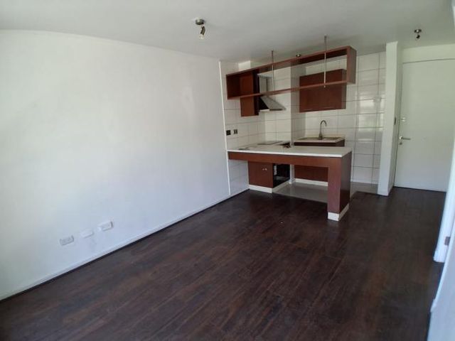 BUENA UBICACIÓN 2 ambientes (1 dormitorio) Impecable.