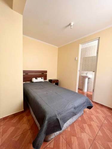 PIEZA CON BAÑO PRIVADO EN CONDOMINIO