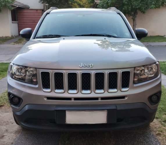 Jeep Compass 4x2, única dueña, año 2016, 67.200 Km., excelente estado