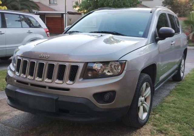 Jeep Compass 4x2, única dueña, año 2016, 67.200 Km., excelente estado
