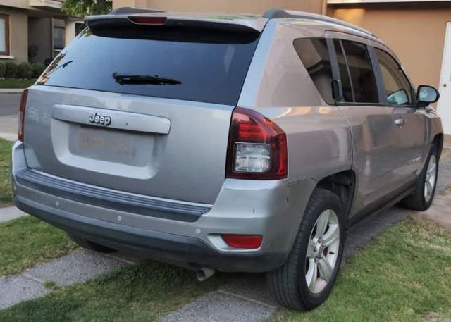 Jeep Compass 4x2, única dueña, año 2016, 67.200 Km., excelente estado