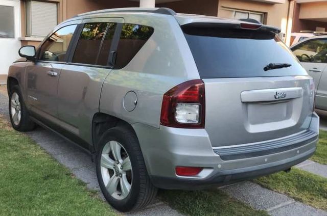 Jeep Compass 4x2, única dueña, año 2016, 67.200 Km., excelente estado
