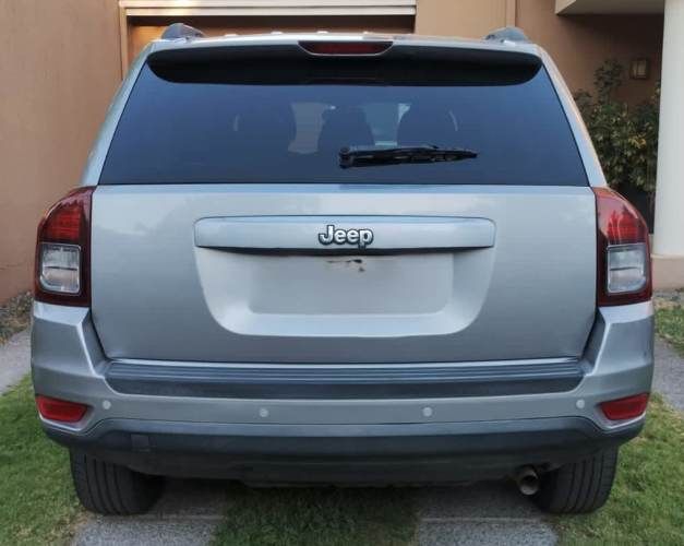 Jeep Compass 4x2, única dueña, año 2016, 67.200 Km., excelente estado