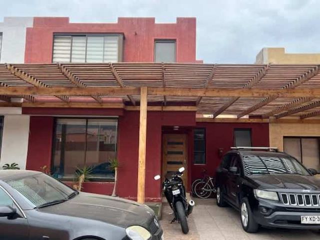 Casa amplia amoblada en condominio para empresa en Avenida Rica Aventura