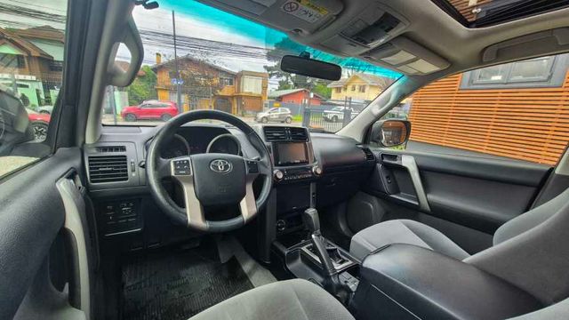TOYOTA LAND CRUISER PRADO 2013