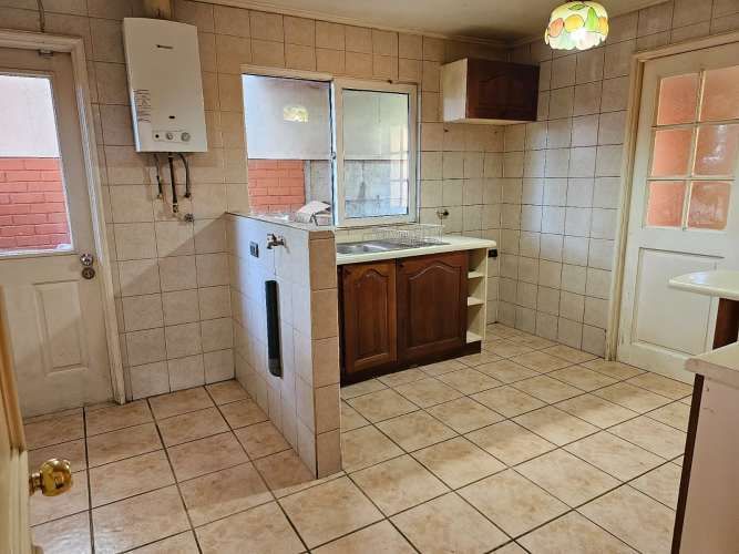 Cómoda Casa a Pasos de Parque Central Khramer