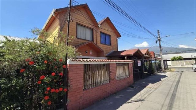 CASA LOS ARRAYANES CON EL AGRICULTOR