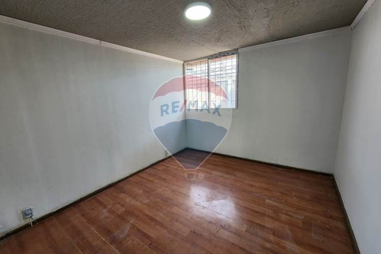 ¡casa ideal en la cisterna, amplio patio!