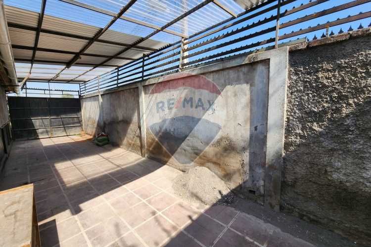 ¡casa ideal en la cisterna, amplio patio!