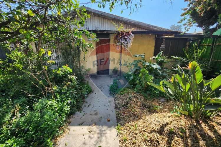 ¡casa ideal en la cisterna, amplio patio!