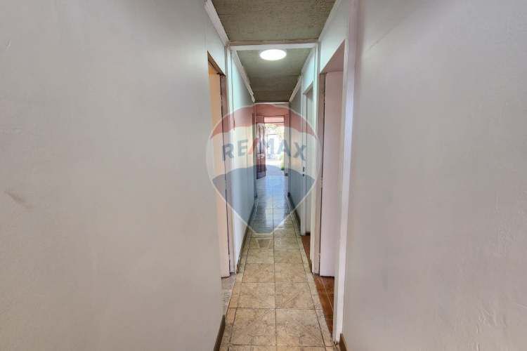 ¡casa ideal en la cisterna, amplio patio!