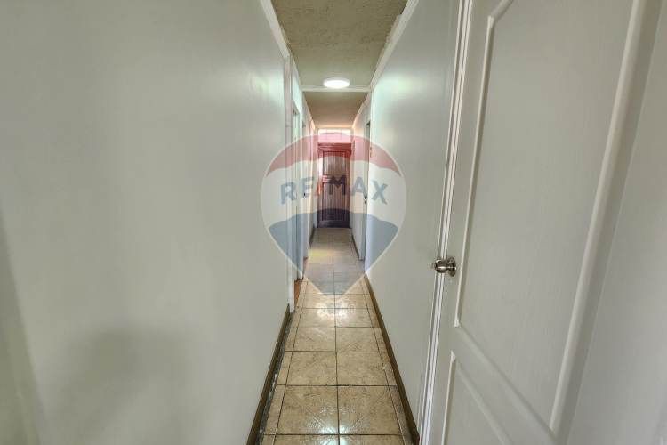 ¡casa ideal en la cisterna, amplio patio!