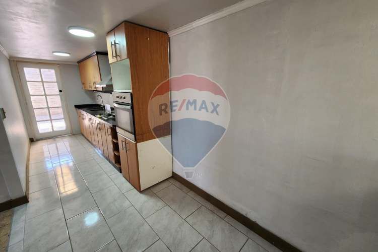 ¡casa ideal en la cisterna, amplio patio!