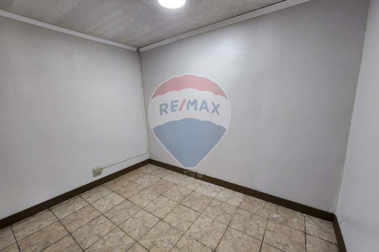 ¡casa ideal en la cisterna, amplio patio!