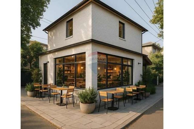 Casa esquina con uso de cafetería en apoquindo