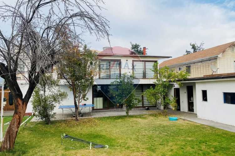 Precio rebajado! 766 mt2 terreno!