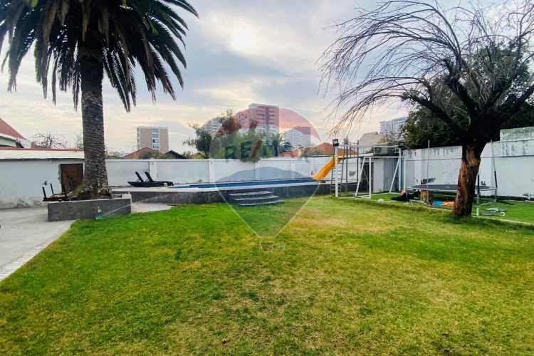 Precio rebajado! 766 mt2 terreno!