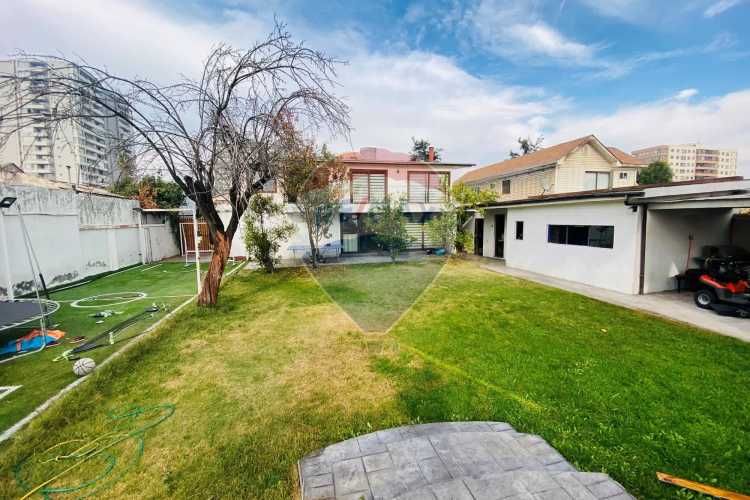 Precio rebajado! 766 mt2 terreno!