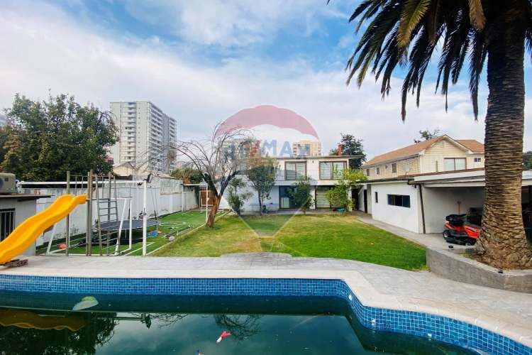 Precio rebajado! 766 mt2 terreno!