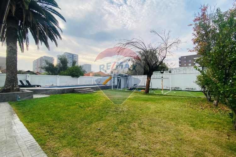 Precio rebajado! 766 mt2 terreno!