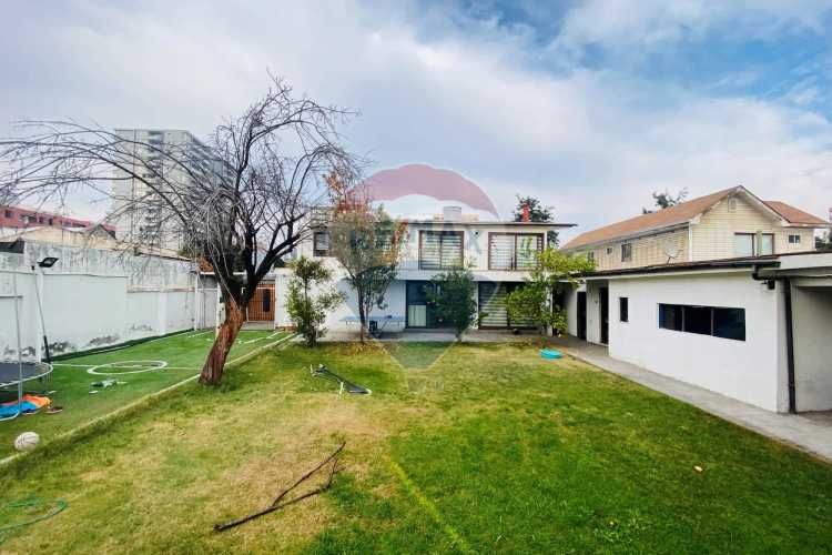 Precio rebajado! 766 mt2 terreno!