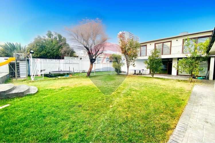 Precio rebajado! 766 mt2 terreno!