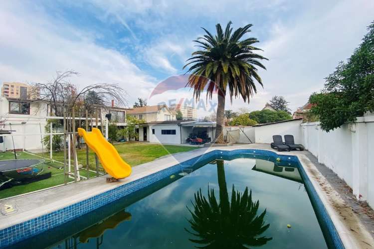 Precio rebajado! 766 mt2 terreno!