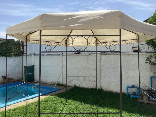 Pergola impecable,muy linda para patio o jardín