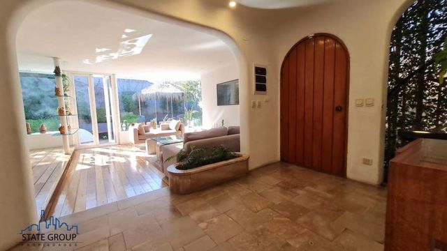 VENTA CASA 4HAB 4BA LA REINA