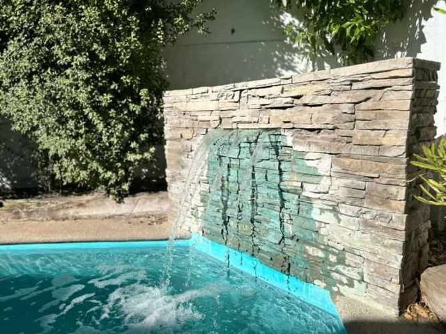 UF. 9.900 CHALET 4 DORM. 4 BAÑOS, 2 ESTA, PISCINA