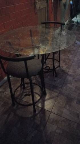 vendo comedor con dos silla