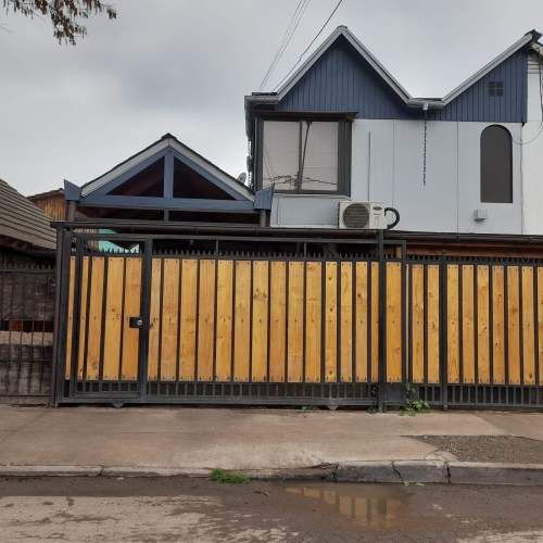 SE VENDE COMODA CASA DE 3 DORMITORIOS Y 1 BAÑO EN MAIPU