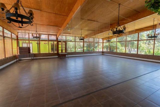 LOCAL COMERCIAL Húsares de la muerte & Jorge Guerra