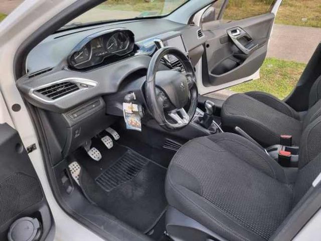 Peugeot 208 bluehdi 100 hp. 1.6 fabricado en Francia. Version allure. Año 2019. Mecánico caja 5 vel. Full. Equipo.