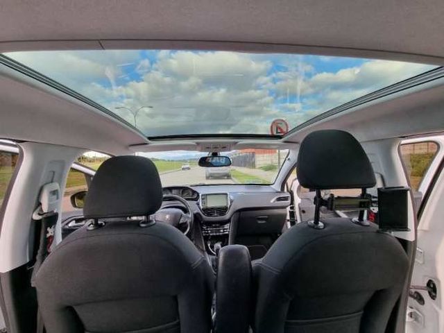 Peugeot 208 bluehdi 100 hp. 1.6 fabricado en Francia. Version allure. Año 2019. Mecánico caja 5 vel. Full. Equipo.
