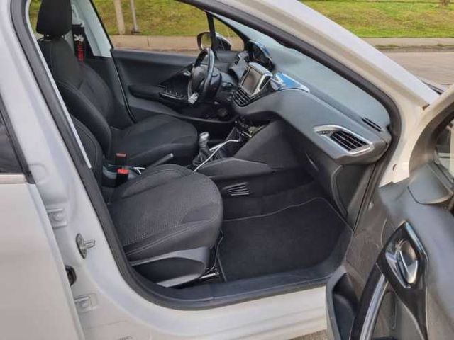Peugeot 208 bluehdi 100 hp. 1.6 fabricado en Francia. Version allure. Año 2019. Mecánico caja 5 vel. Full. Equipo.