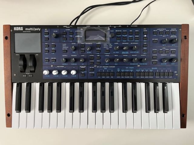 Sintetizador Korg Multi/Poly