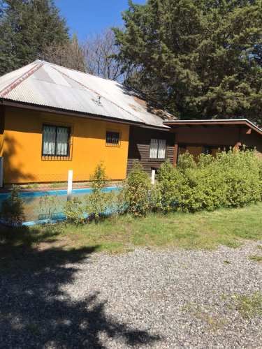 Pucón, amplias cabañas, piscinas, quinchos, tenis