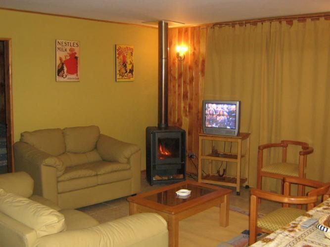 Pucón, amplias cabañas, piscinas, quinchos, tenis