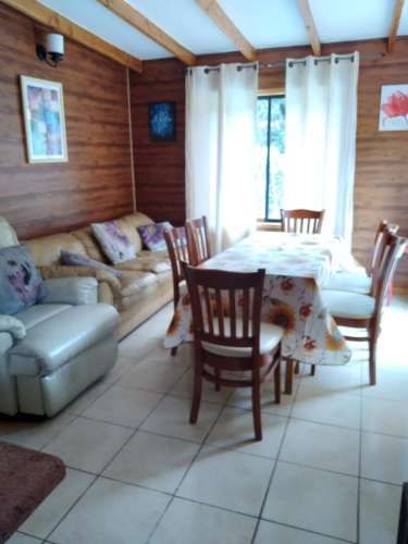 Pucón, amplias cabañas, piscinas, quinchos, tenis