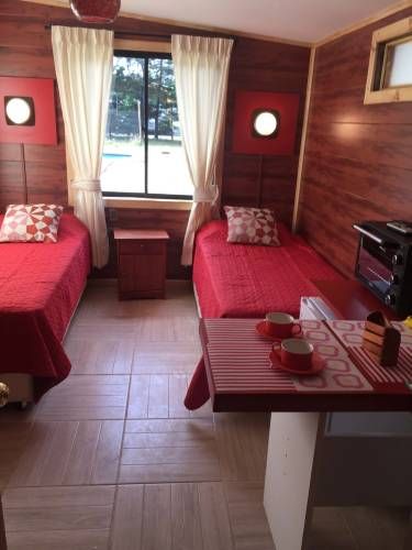 Pucón, amplias cabañas, piscinas, quinchos, tenis