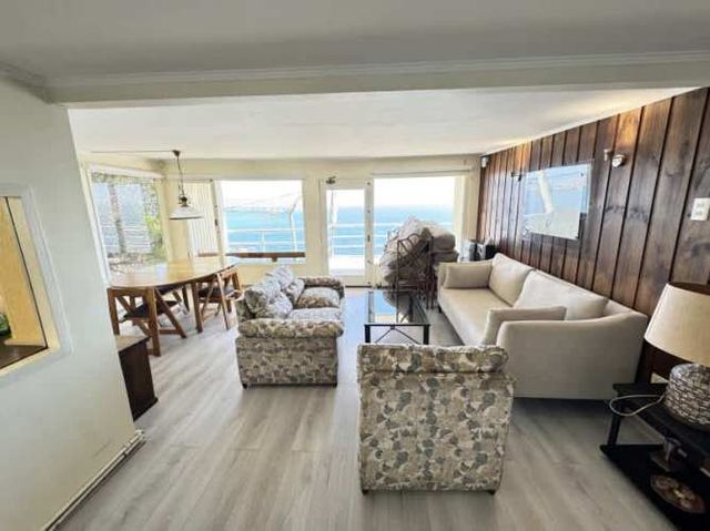 Casa SE ARRIENDA GRAN CASA CON VISTA AL MAR, REÑACA (CÓD. 547)