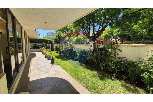 Depto con gran jardín privado, ideal familias viña