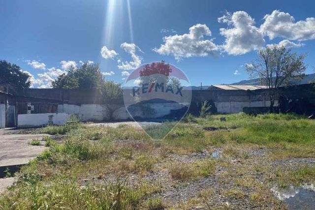 Propiedad urbano y comercial gran terreno