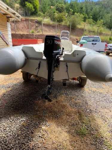 Bote semirigido como nuevo