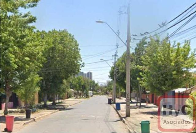 Inversión inteligente: Casa con amplio terreno a pasos del conveniente metro Macul