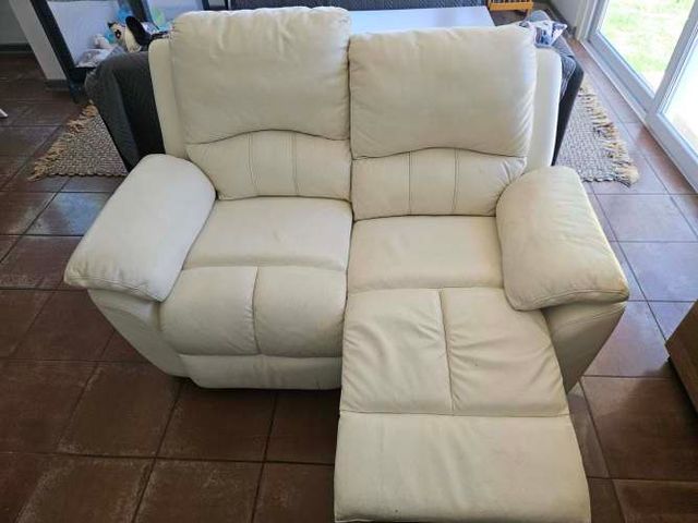 sofa 2 cuerpos cuero. Reclinable