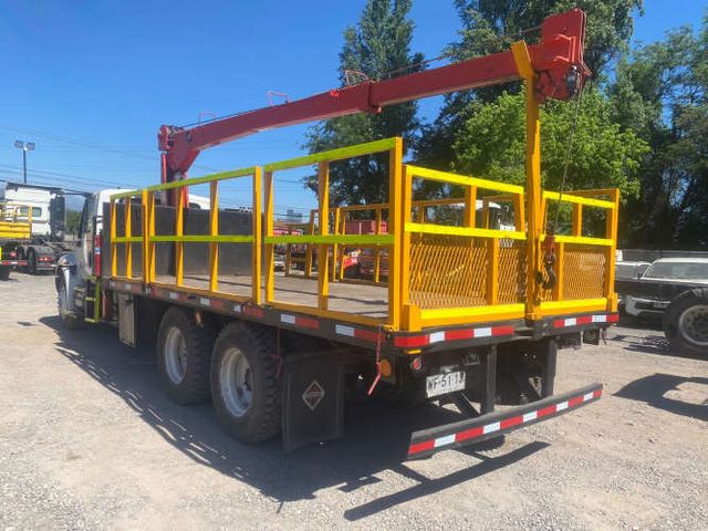 CAMION CON PLUMA Marca INTERNATIONA Modelo 4400 Año 2006